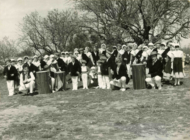 1963